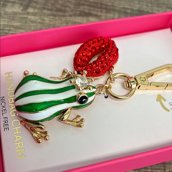 True To Form | Charming Frog 🐸 💋 Bag Charm - Picture 4 of 6